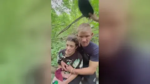 ⁣Русскую пару закладчиков жестоко наказали спортики, подругу выебали