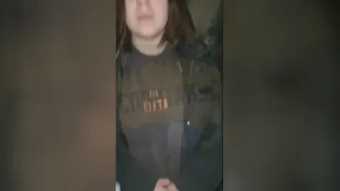⁣Ан*льное изн*силование🐞 русскую закладчицу пустили по кругу спортики из спортакус