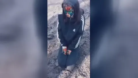 ⁣Раздевайся... закладчицу избили, раздели и выебали