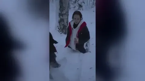 ⁣Русскую закладчицу заставили сосать хуй в мороз