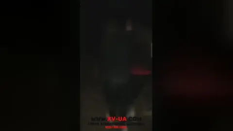 ⁣Русскую молодую закладчицу поставив на колени в лесу выебали в рот