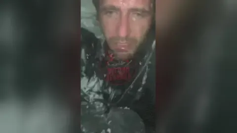 ⁣Солевую закладчицу ебут в рот пока её парень на коленях