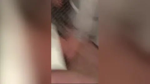 Парень под чем-то трахнул силой в рот сестру на кухне