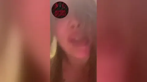 Слитое видео с телефона русской подруги любящей ебаться во все дырки